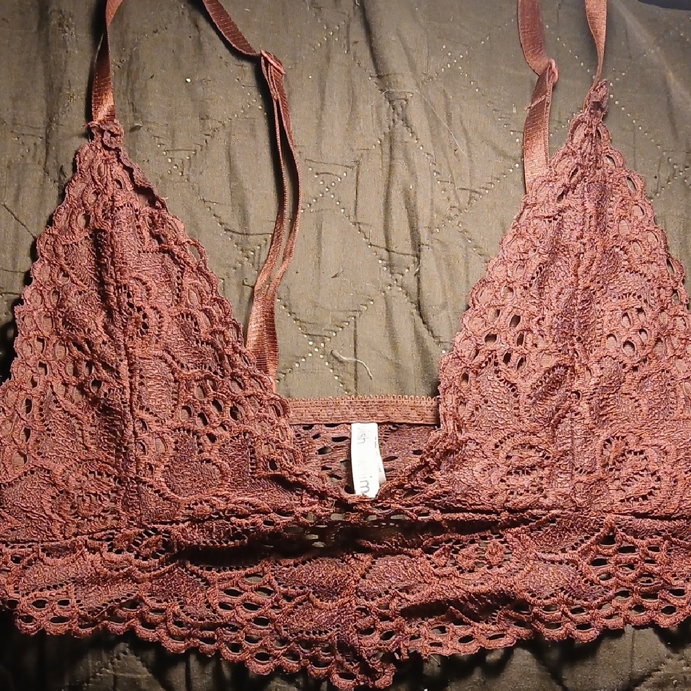 Lace Bralette in Burgandy